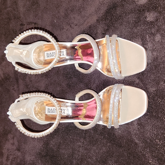 Badgley Mischka Ivory Satin Heels - Picture 1 of 13